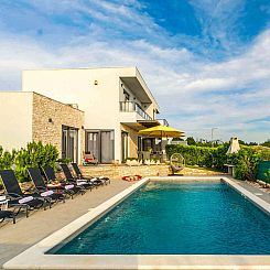 Vakantiehuis Neue New Villa Lana 40m2 Schwimmbad, Sauna, Whi