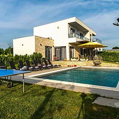 Vakantiehuis Neue New Villa Lana 40m2 Schwimmbad, Sauna, Whi