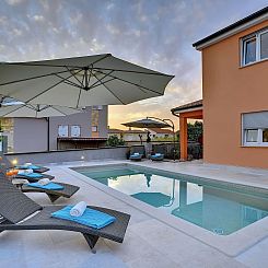 Vakantiehuis Ferienvilla mit Garten, Grill und Terrasse