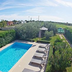 Appartement mit privatem Pool und Garten