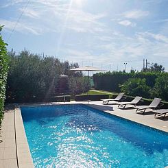 Appartement mit privatem Pool und Garten