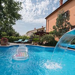Appartement Elegantes Familienappartement mit privatem Pool