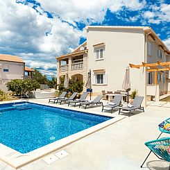 Appartement Tia, Wohnung mit Pool