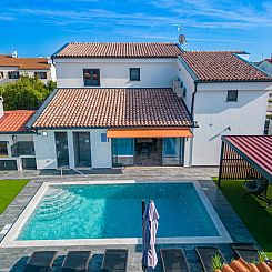 Vakantiehuis 4 SZ mit Bad en suite Pool und Sommerküche