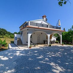 Vakantiehuis Charmantes Ferienhaus in Medulin, mit Pool...