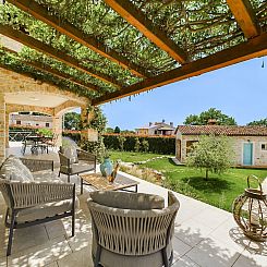 Vakantiehuis Luxuriöse Villa mit Schwimmbad und großem Gar