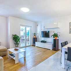 Vakantiehuis in Vintijan mit Großem Whirlpool