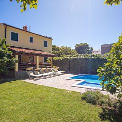 Vakantiehuis Ferienvilla "Vanja" mit privatem Pool