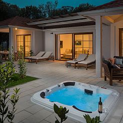 Vakantiehuis Luxury Bay Villa with private hot tub