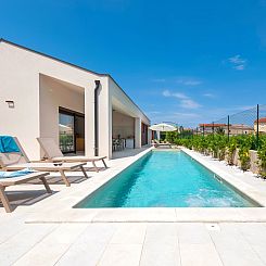 Vakantiehuis Echo villa, Istra, Pool Jacuzzi, BBQ, Haustierf