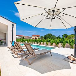 Vakantiehuis Echo villa, Istra, Pool Jacuzzi, BBQ, Haustierf