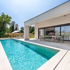 Vakantiehuis Echo villa, Istra, Pool Jacuzzi, BBQ, Haustierf