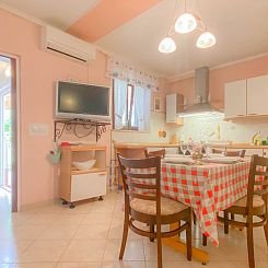 Appartement Pjero mit schöner Terrasse