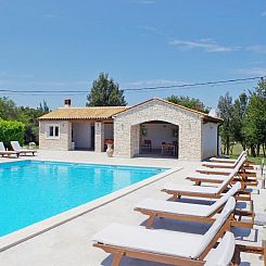 Appartement in Rakalj mit Grill, Garten und Terrasse