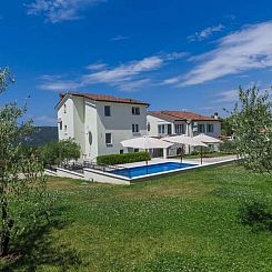 Vakantiehuis Schöne Villa Camellia mit privatem Pool