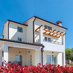 Vakantiehuis Schöne Villa Camellia mit privatem Pool