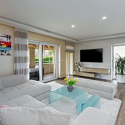 Vakantiehuis Villa Anabel bei Porec mit Pool, Jacuzzi und Sa