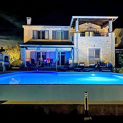 Vakantiehuis Tolles Ferienhaus in Deklići mit Privatem Pool