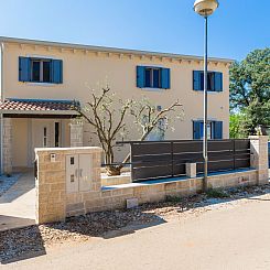 Vakantiehuis Tolles Ferienhaus in Deklići mit Privatem Pool