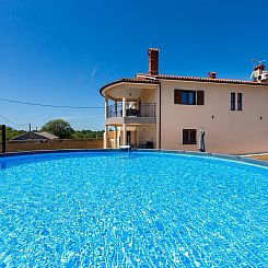 Appartement "Luxuriöse App. mit Pool"