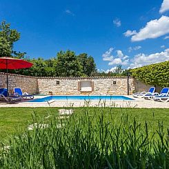 Vakantiehuis Modernes Ferienhaus in Vadreš mit Privatem Poo
