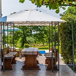 Vakantiehuis Schönes Haus mit großer grüner Umgebung, Poo