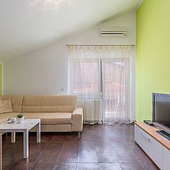 Appartement Charmante Wohnung in Funtana mit Grill