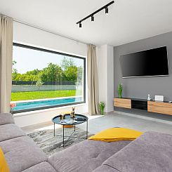 Vakantiehuis Modern 300m² Villa - King Beds and Leisure Zon