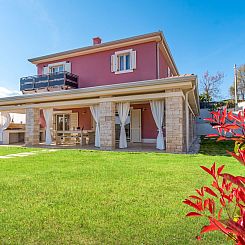 Vakantiehuis Villa Violette mit Pool nahe Stadtzentrum