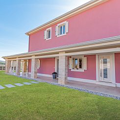 Vakantiehuis Villa Violette mit Pool nahe Stadtzentrum