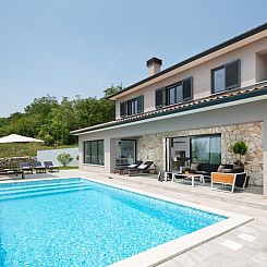 Vakantiehuis Moderne Villa Arsia mit Pool, gelegen in der N?