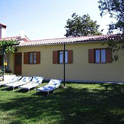 Vakantiehuis Charmantes Ferienhaus in Bartići mit Terrasse