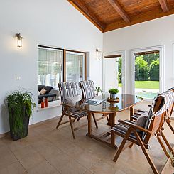 Vakantiehuis Schöne Villa mit Garten und Biodesign-Pool