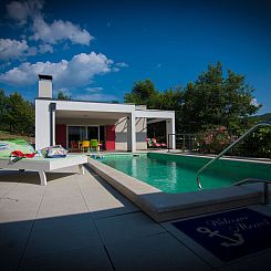 Vakantiehuis in Brkač mit Kleiner Terrasse