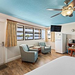 Plaza Beach Hotel - Beachfront Resort