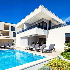 Vakantiehuis Luxuriöse Villa Dolce Vita direkt am Meer mit 