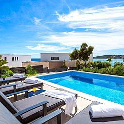Vakantiehuis Luxuriöse Villa Dolce Vita direkt am Meer mit 