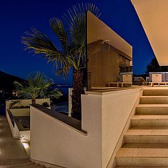 Vakantiehuis Luxuriöse Villa mit Infinity-Außenpool