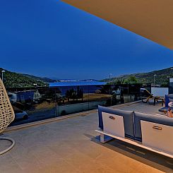 Vakantiehuis Luxuriöse Villa mit Infinity-Außenpool