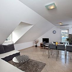 Appartement Mélanie Penthouse in einer Villa direkt am Stra