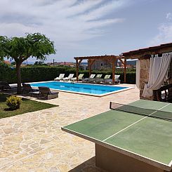 Vakantiehuis Angenehmes Haus in Posedarje mit großem Garten