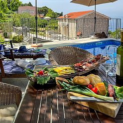 Vakantiehuis Charmantes Steinhaus mit Pool und Meerblick