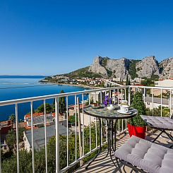 Appartement Große Wohnung in Omiš mit Möbliertem Balkon