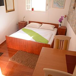 Appartement Kleine Wohnung in Omiš mit Privatem Balkon