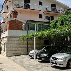 Vakantiehuis Geräumiges Ferienhaus in Omiš mit Privatem Po