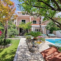 Vakantiehuis mit Privatpool neben dem Strand
