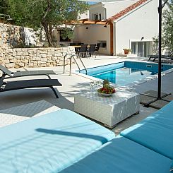 Vakantiehuis 3 Schlafzimmer Villa mit beheiztem Pool und Mee