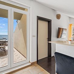 Appartement Schöne Wohnung in Duće mit Großem Balkon