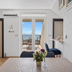 Appartement Schöne Wohnung in Duće mit Großem Balkon