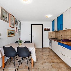 Appartement Schöne Wohnung in Duće mit Großem Balkon
